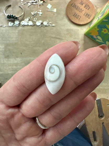 Shiva Shell Bolo